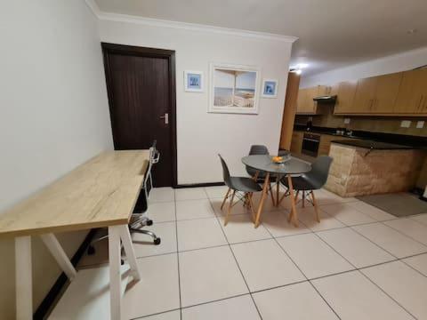 The Hide A On Devereux Apartment *