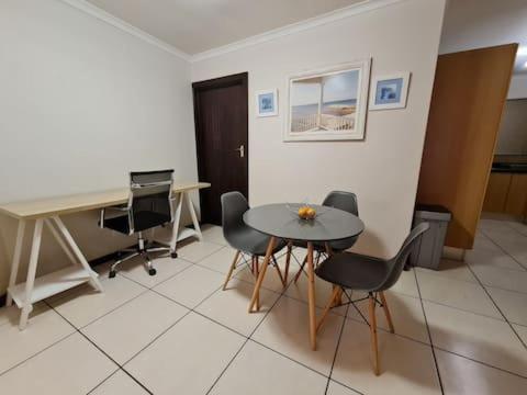 The Hide A On Devereux Apartment